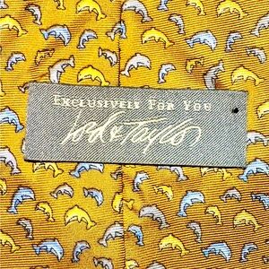 Lord & Taylor tie like new